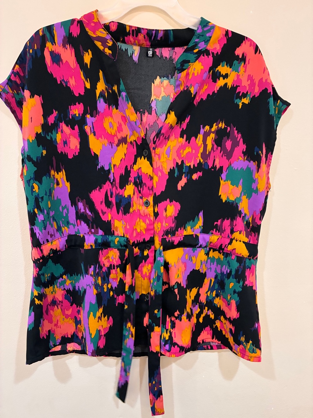 Tie-Waist V-Neck Printed Blouse - Black‎ Multi
